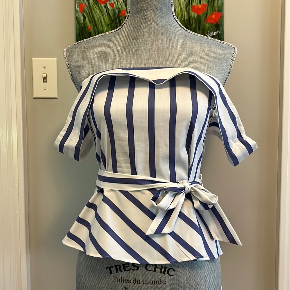Express. Top. Size 4.
